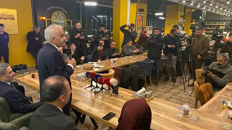 'AK Parti heyeti basın mensuplarıyla bir araya geldi'