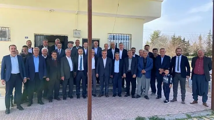 'AK Parti heyeti, muhtarlarla bir araya geldi'