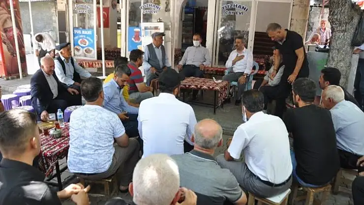 'AK Parti heyeti tütüncü esnafıyla bir araya geldi'