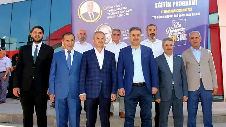 'AK Parti mahalle ve köy başkanlarını eğitime aldı'