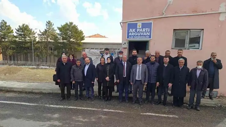 'AK Partililer Arguvan´da bir araya geldi'