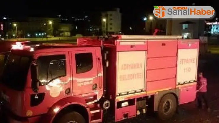 Akaryakıt istasyonu yakınındaki otluk yangını korkuttu