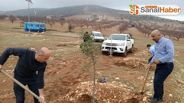 Akçadağ'da fidanlar toprakla buluştu