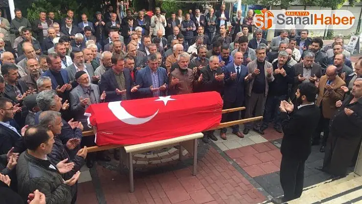 Eski belediye başkanı toprağa verildi