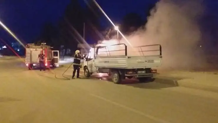 'Alev alan kamyonet küle döndü'