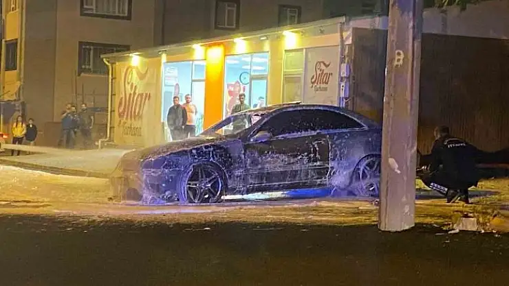 'Alev topuna dönen otomobil kullanılmaz hale geldi'
