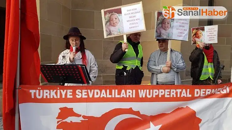 Almanya'da 4 günlük bebeği ailesinden alan Gençlik Dairesi protesto edildi