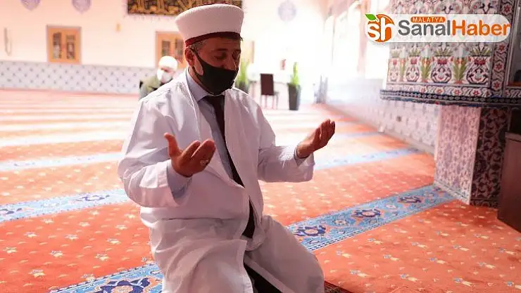 Almanya'da camiler yeniden ibadete açıldı