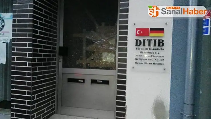 Almanya'da camiye saldırı