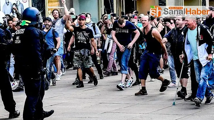 Almanya'da korona kısıtlamaları protesto edildi