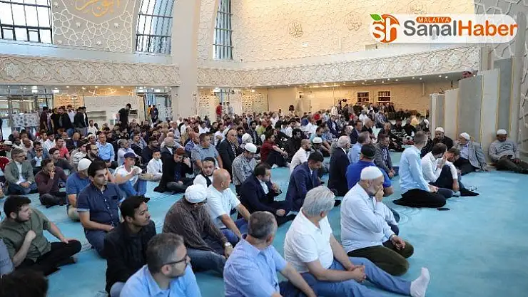 Almanya'da Kurban Bayramı'nda camiler doldu