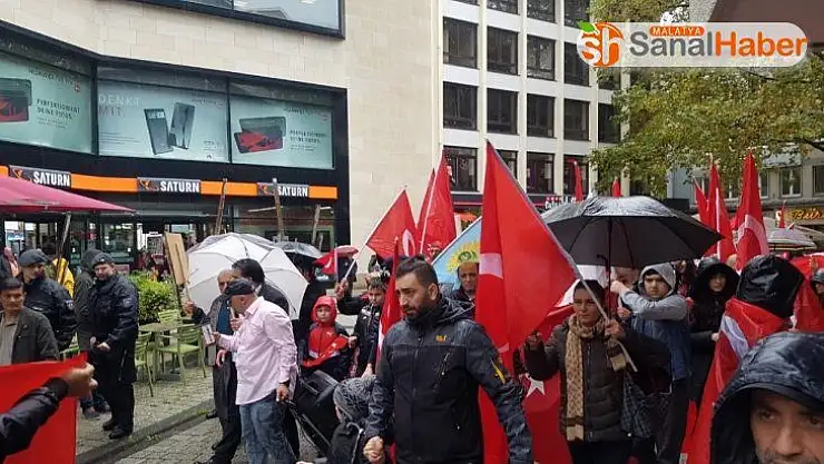 Almanya'daki Türklerden Barış Pınarı Harekatı'na destek