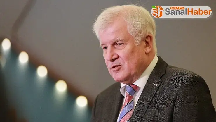 Almanya İçişleri Bakanı Seehofer: 'Aşının tahminlerimizden bile önce hazır olabileceği hususunda oldukça umutluyum'
