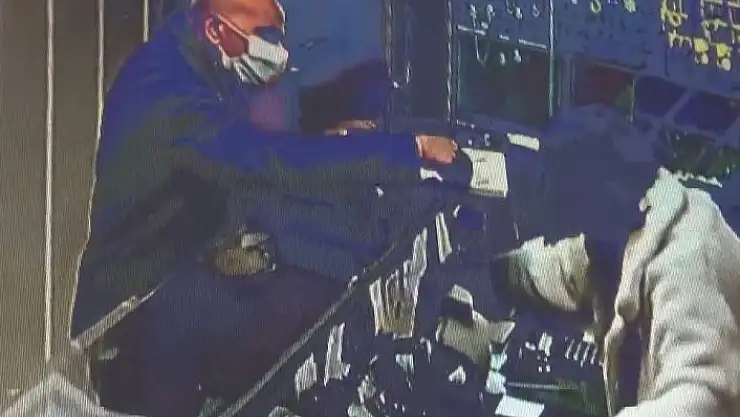 'Altını avucuna gizleyip çaldı'