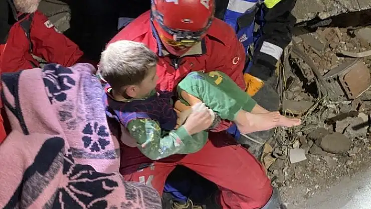 'Anne ve çocuğu 47 saat sonra kurtarıldı'