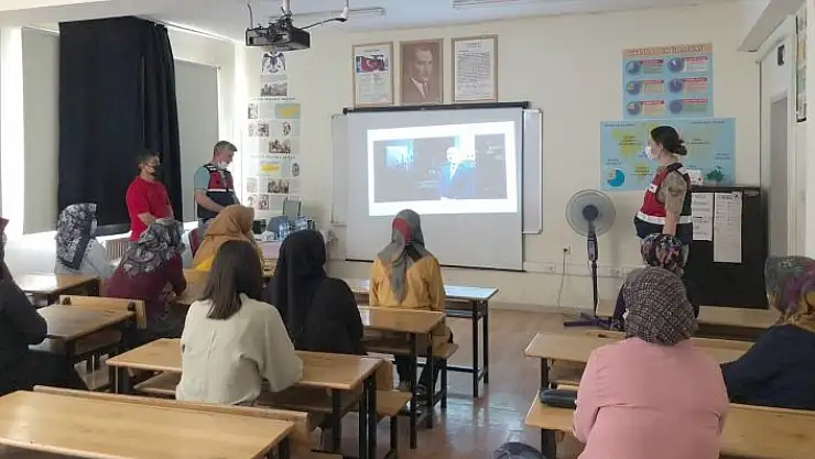'Annelere uyuşturucuyla mücadele semineri verildi'