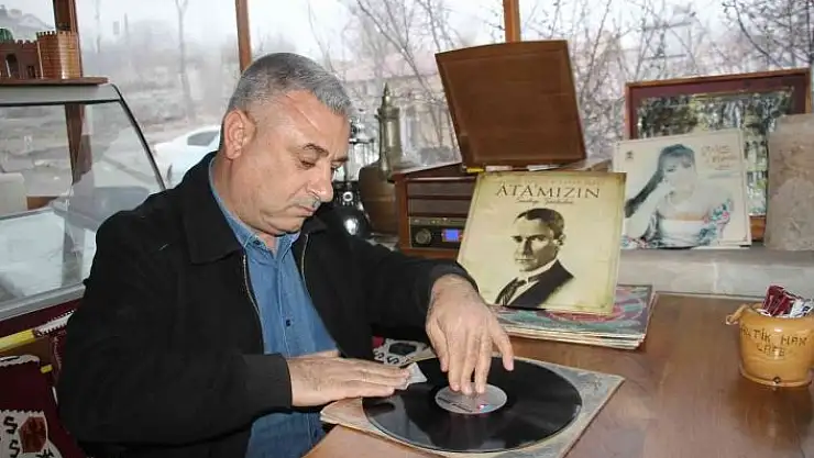 'Antika tutkusu sayesinde işlettiği kafe müzeye döndü'