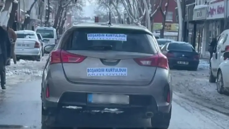 'Aracına ''Boşandım kurtuldum, mutluyum'' yazdı'