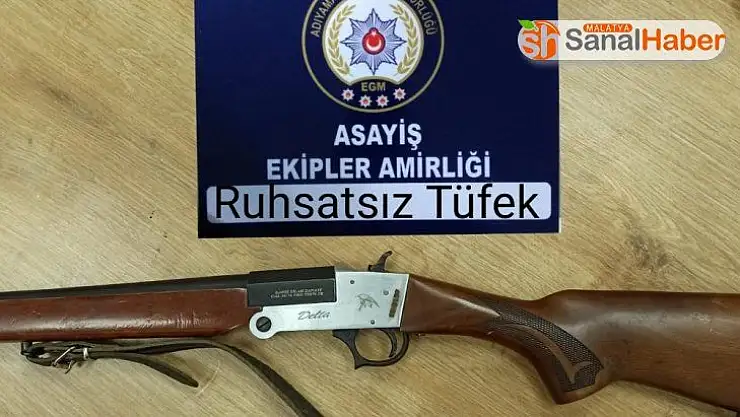 Araçlardan ruhsatsız tüfekler ele geçirildi