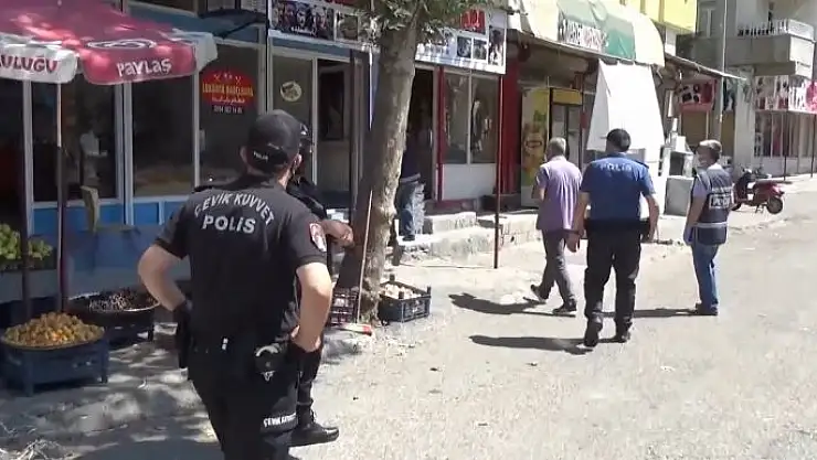 'Aranan şahıslar ve göçmen kaçakçılığı uygulaması yapıldı'