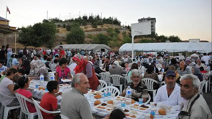 ARAPGİR´DEKİ  `ÇARŞI İFTAR´ PROGRAMINA YOĞUN İLGİ  