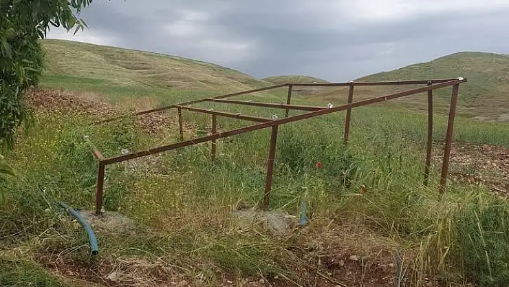 'Arazideki elektrik kabloları ve pano çalındı'