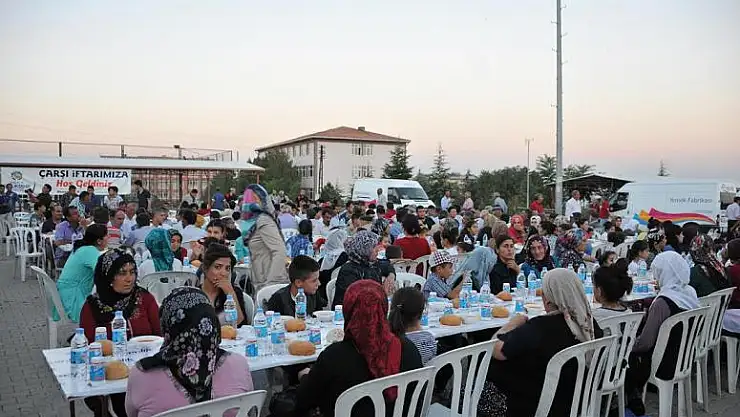 ÇARŞI İFTARI PROGRAMI ARGUVAN´DA GERÇEKLEŞTİRİLDİ