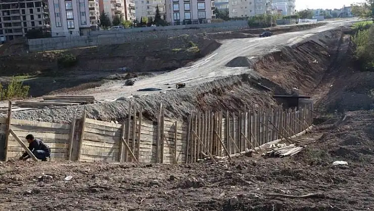 'Arikent Deresi yol yapım çalışmaları hızla devam ediyor'