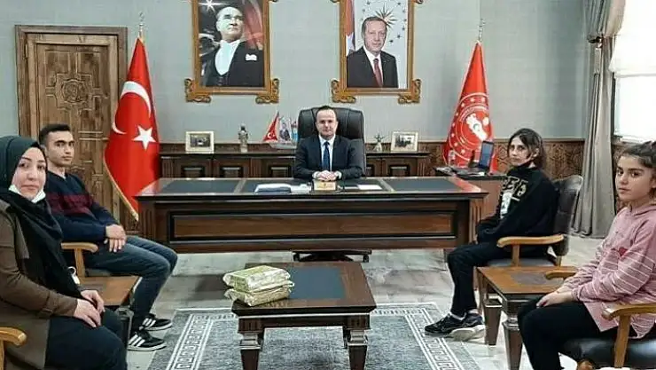 'Arslantürk, en çok kitap okuyan öğrencileri tebrik etti'