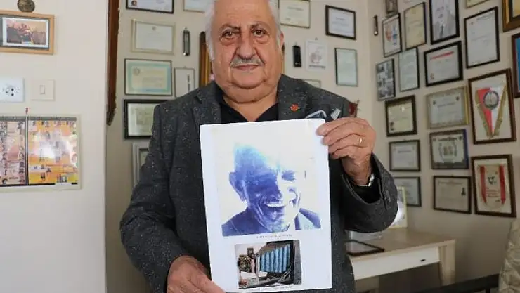 'Aşık Veysel´in yüzlerce fotoğrafını müzeyi andıran arşivinde saklıyor'