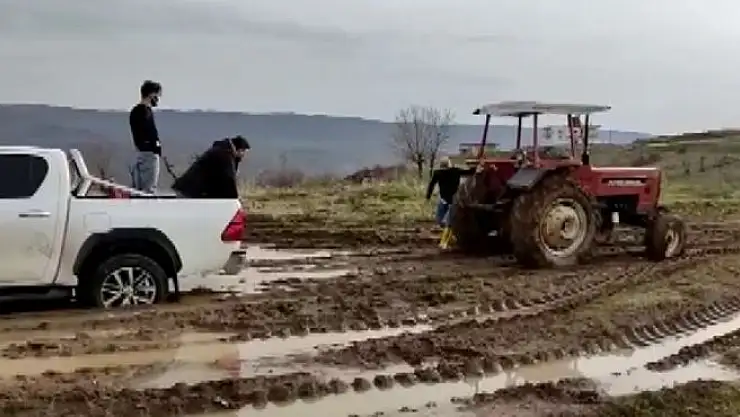 'Aşıya giden filyasyon ekibi çamura saplandı'