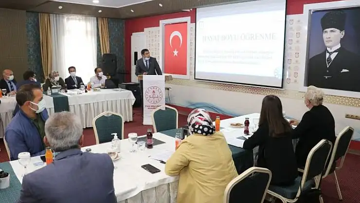 'Aslan: ''Teknolojiyi üretebilen bir nesil yetiştirmemiz gerekiyor'''