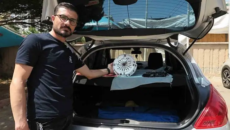 'Atık baskı balatalarını saat olarak geri dönüştürüyor'