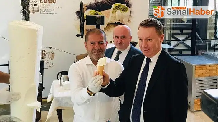 Avustralya Büyükelçisi dondurma kesti