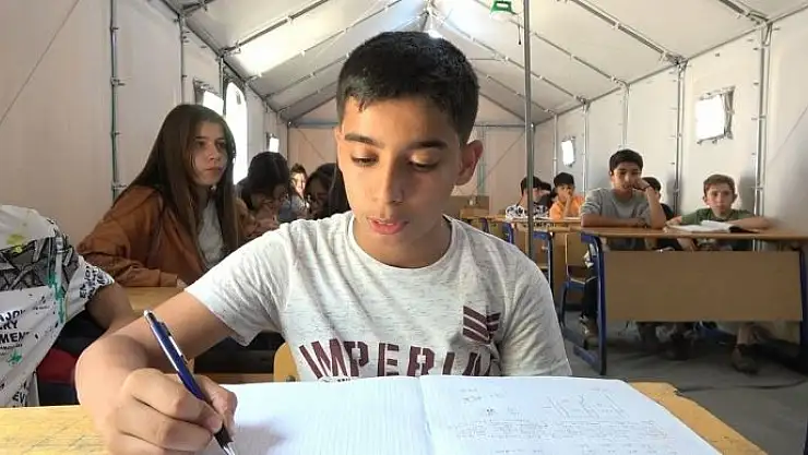 'Azmettiler başardılar: Depremzede öğrenciler LGS´den tam puan bekliyor'