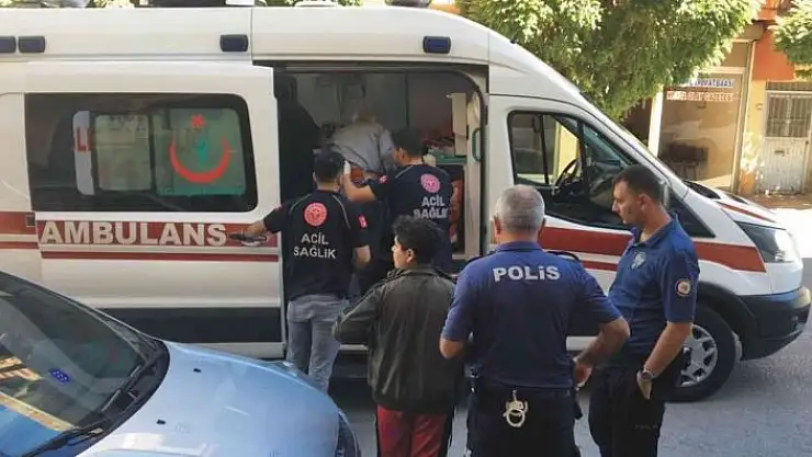 'Babasını ve abisini bıçakladı'