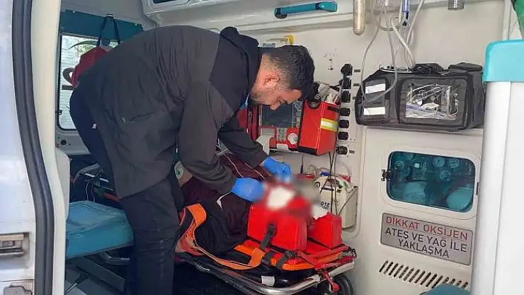 'Babasını yaralayıp yoldan geçen adamın boğazına sarıldı'