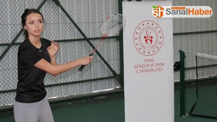 Badminton öğreniyorlar