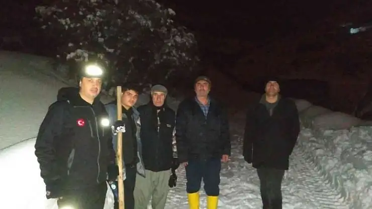 'Bağ evinde mahsur kalan 4 kişi kurtarıldı'