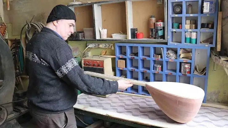 'Bağlamayı hem üretiyor hem de çalıyor'