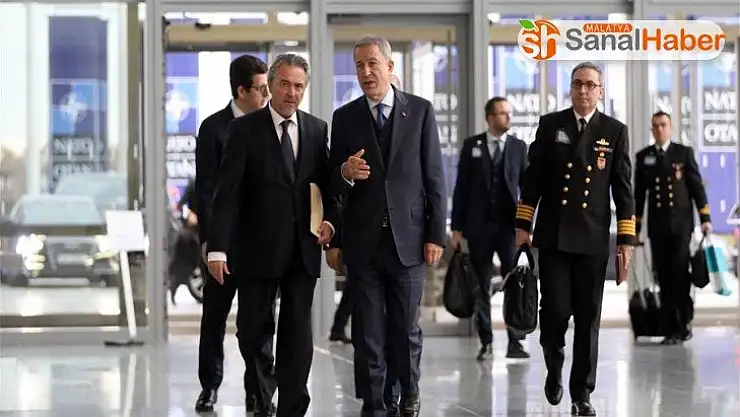 Bakan Akar, NATO Karargahında