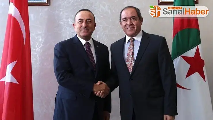 Bakan Çavuşoğlu, Cezayirli mevkidaşı ile heyetlerarası görüşme gerçekleştirdi