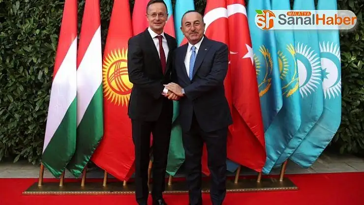Bakan Çavuşoğlu, Macar mevkidaşı Szijjarto ile görüştü