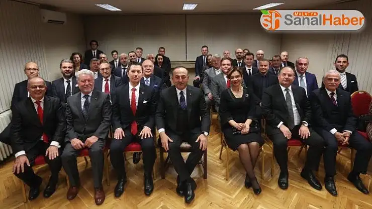 Bakan Çavuşoğlu, Sofya'da Türk iş insanlarıyla buluştu