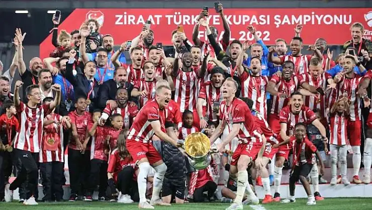 'Bakan Kasapoğlu´ndan Sivasspor için tebrik mesajı'