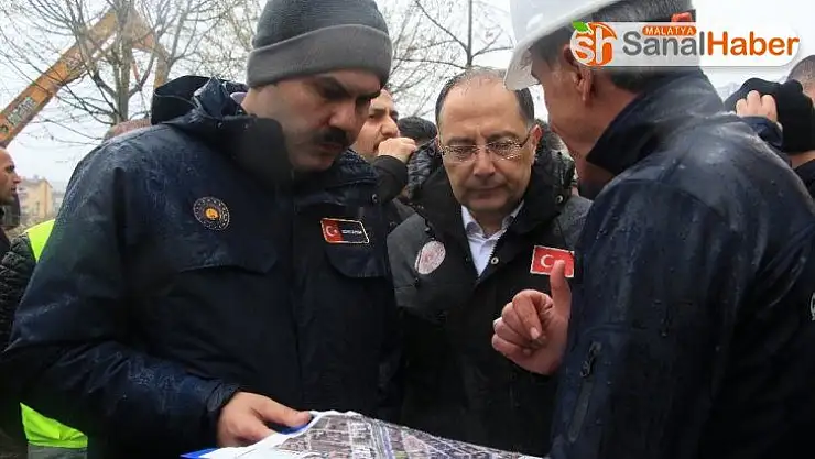 Bakan Kurum, Elazığ'da incelemelerde bulundu