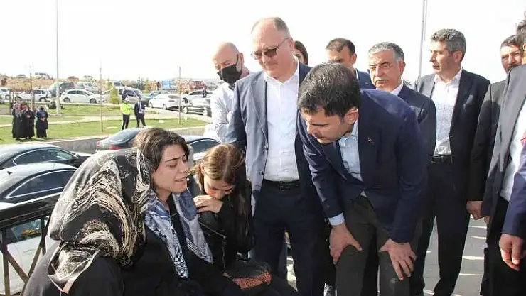 'Bakan Kurum, gazi Yıldırım´ın cenaze namazını kıldı'
