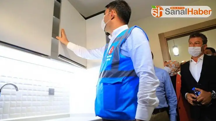 Bakan Kurum, örnek dairenin tüm ayrıntılarını inceledi