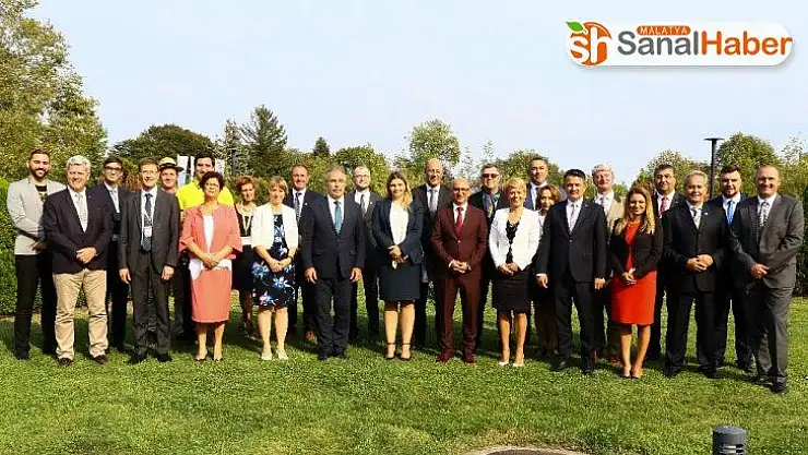 Bakan Pakdemirli, Uluslararası Bakanlar Zirvesi'nde Türkiye'deki yenilikleri anlattı