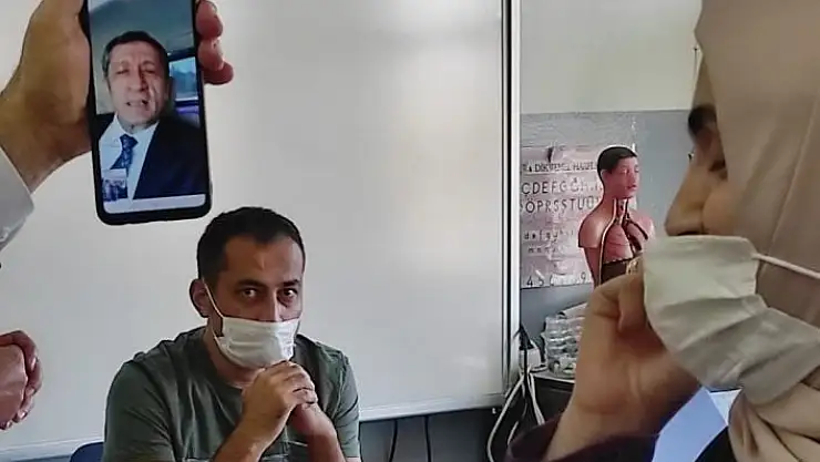'Bakan Selçuk, canlı ders işleyen öğretmenlerle görüntülü görüştü'